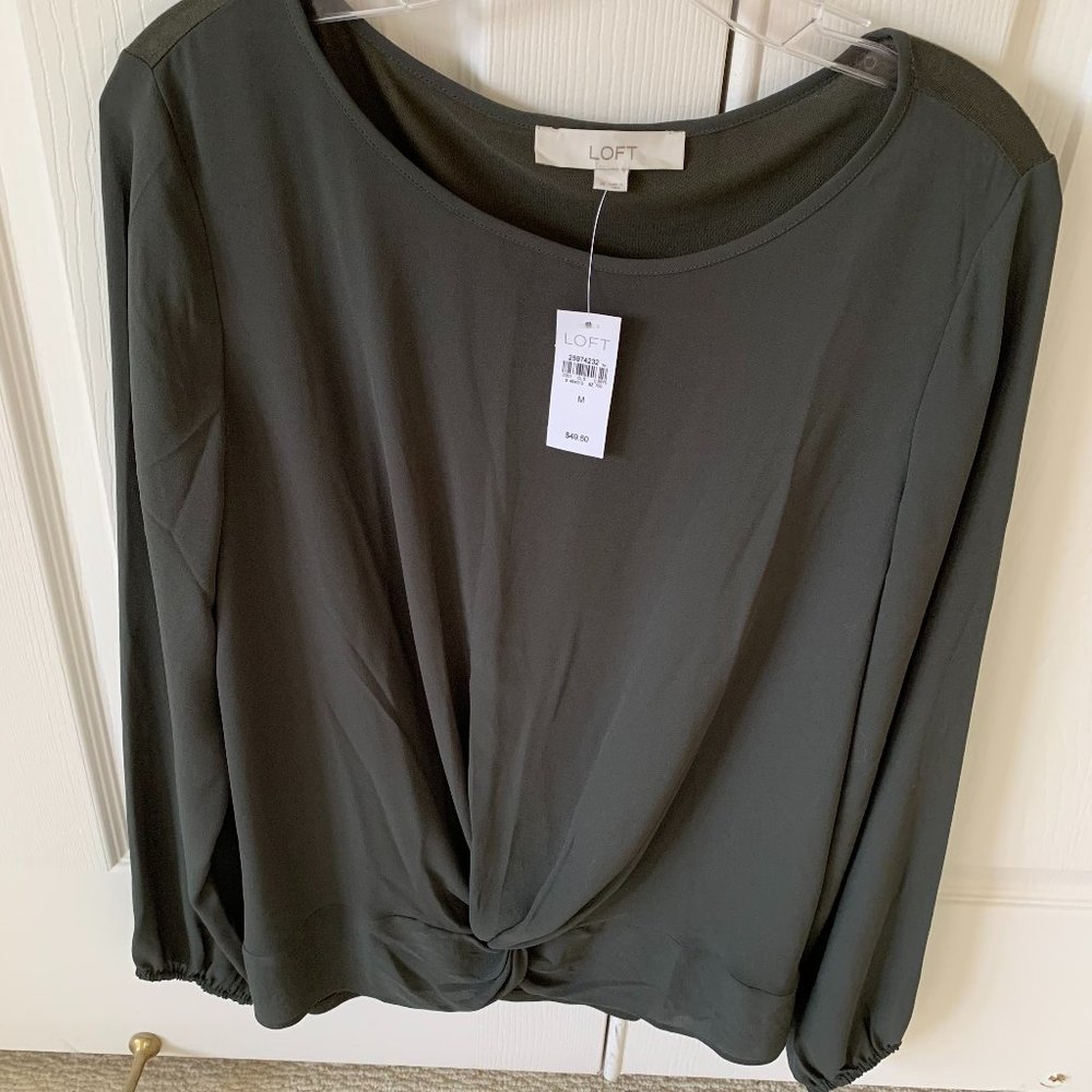 NWT LOFT MOSS GREEN TOP, SIZE M